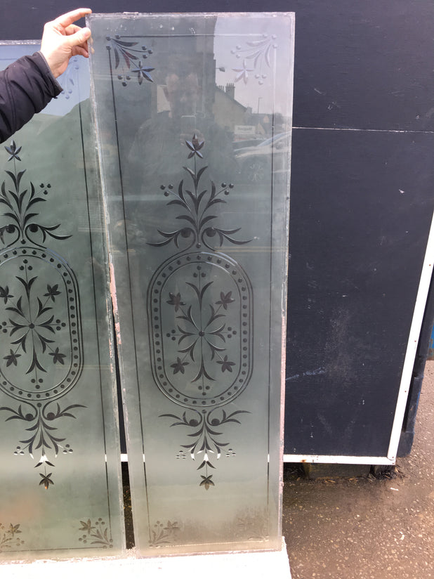 ORIGINAL VICTORIAN ROLLED BRILLIANT CUT ORNATE ETCHED GLASS PANEL